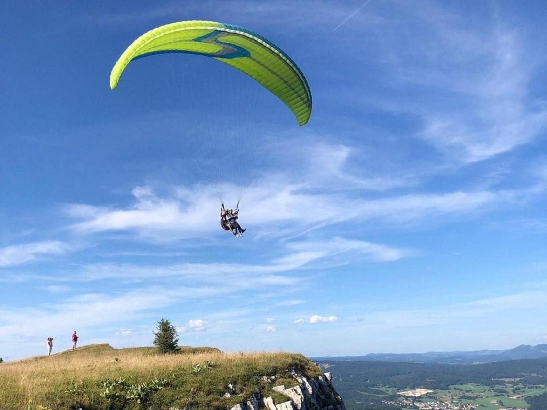 Place Royale Pour 10 A 12 Personnes A 30 Met Des Pistes De Et Vtt