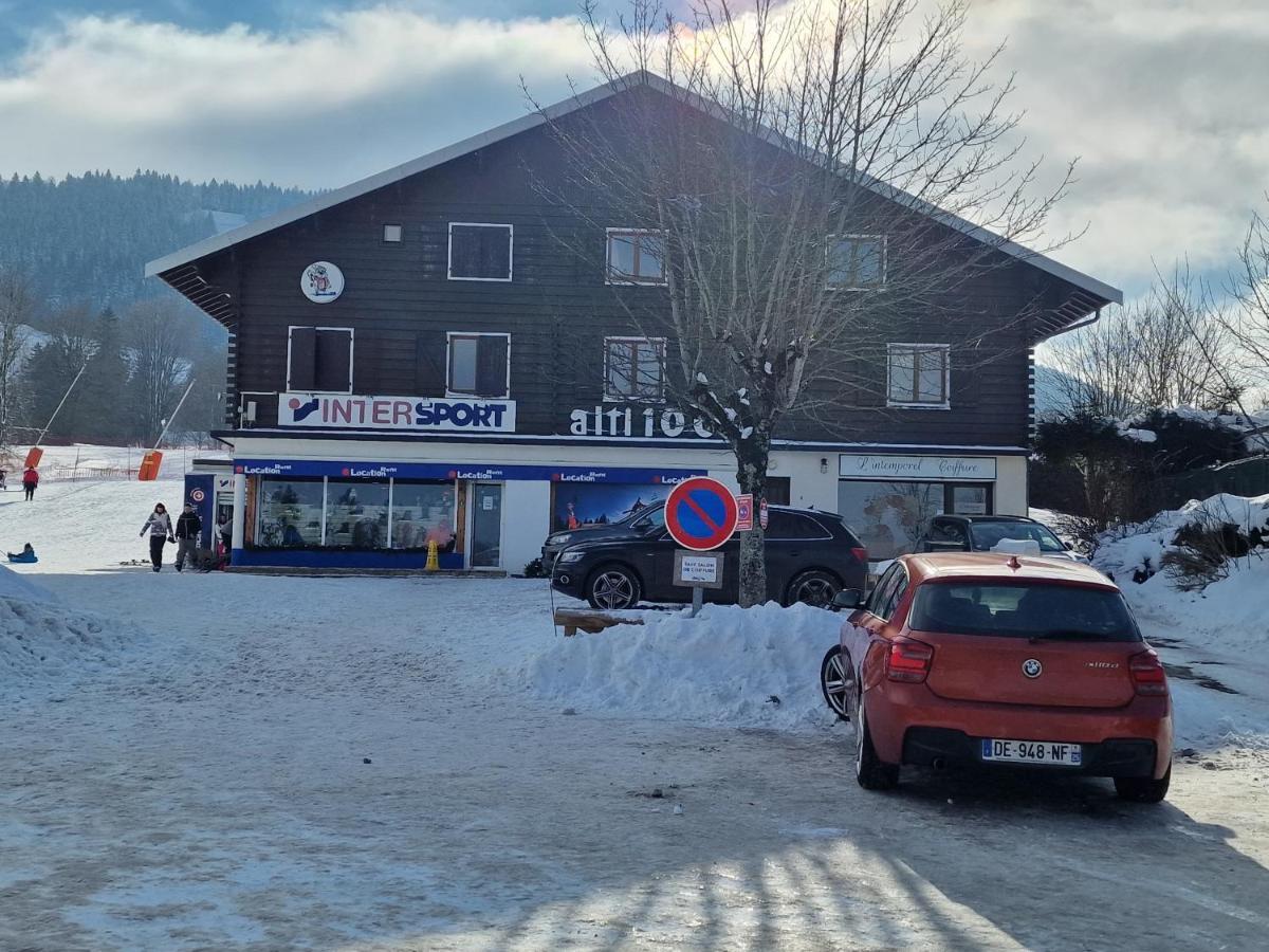 Place Royale Pour 10 A 12 Personnes A 30 Met Des Pistes De Et Vtt
